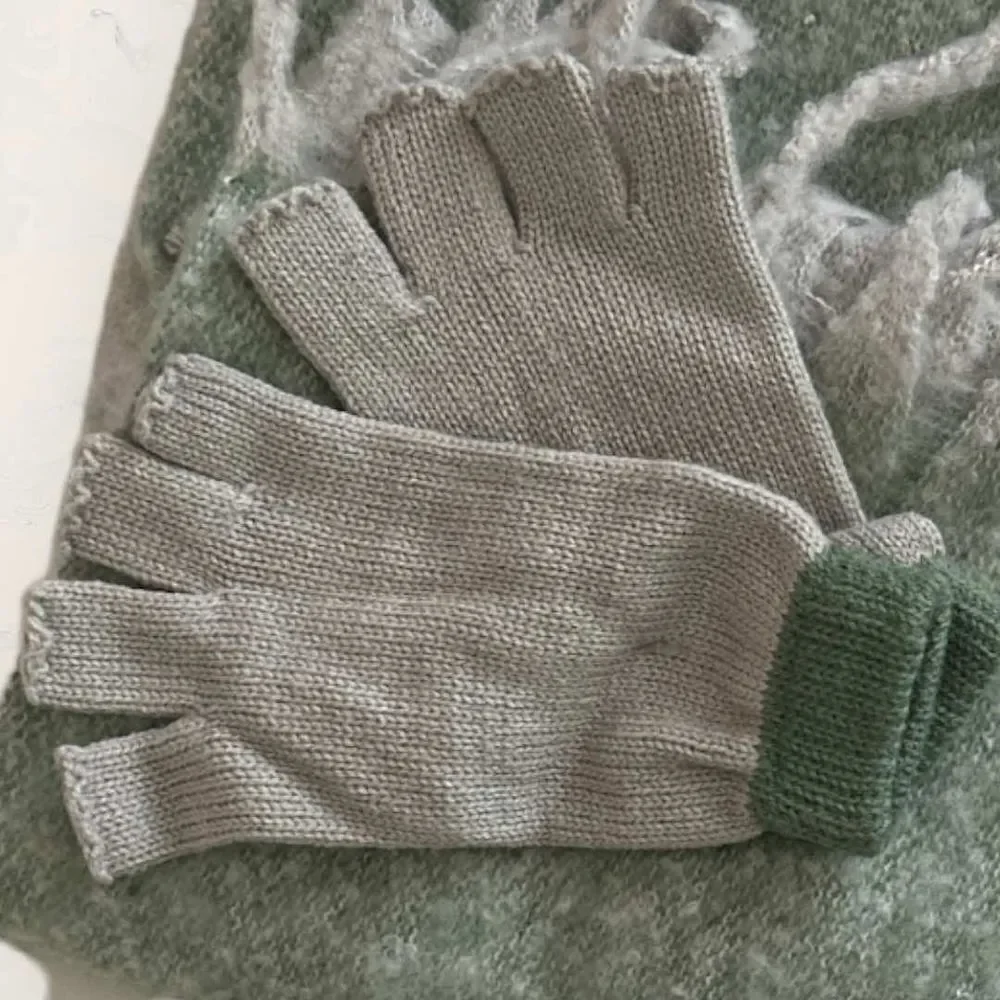 NWT Nordstrom BP. Women's Colorblock Scarf & Fingerless Gloves Set- One Size - G